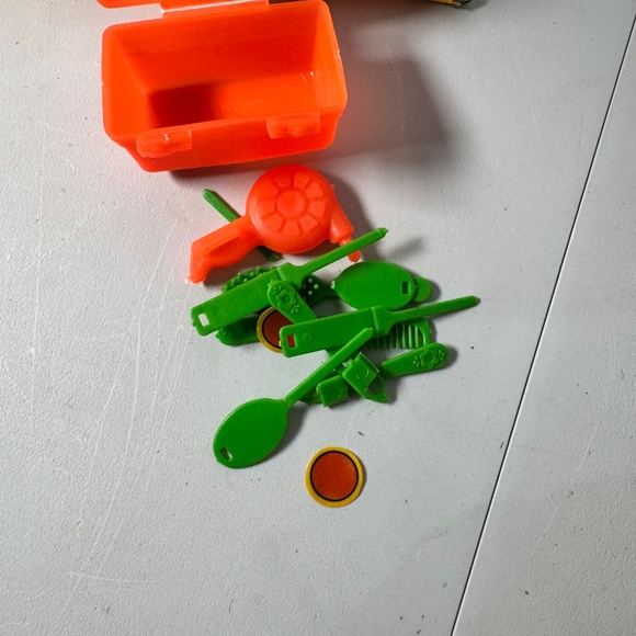 VINTAGE 1978 MATTEL BARBIE DOLL GET AWAYS PLAY PAKS # 2317 TRAVEL LUGGAGE - Picture 6 of 6